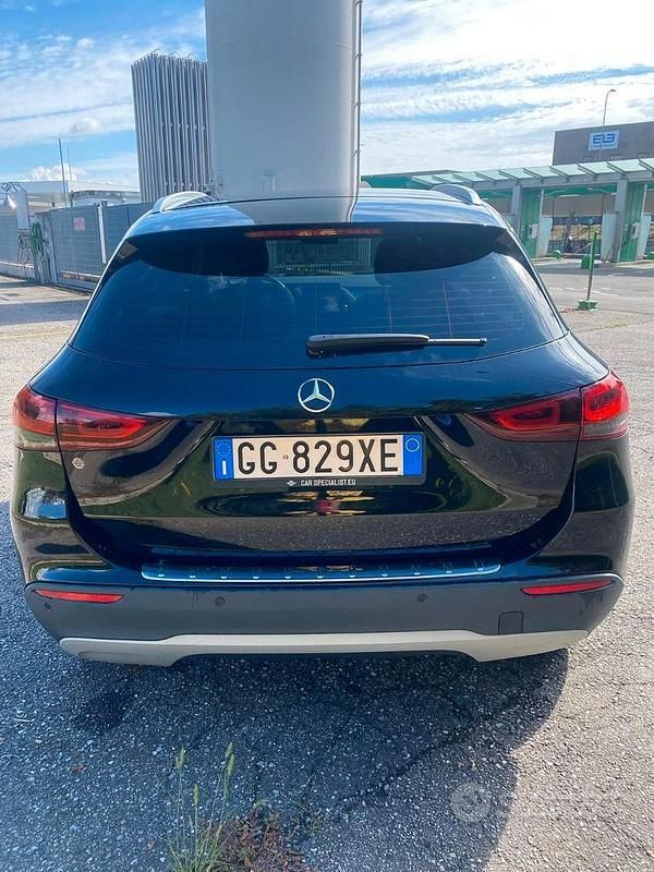 Usata Mercedes GLA180 122 CV (89 kW) 2022 Nero SUV