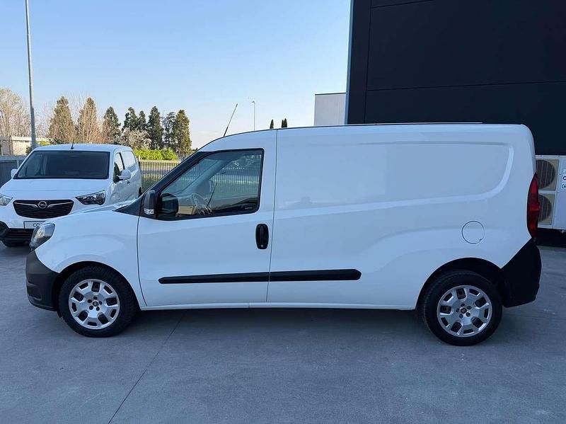 Usata Fiat Doblò 120 CV (88 kW) 2021 Bianco Monovolume