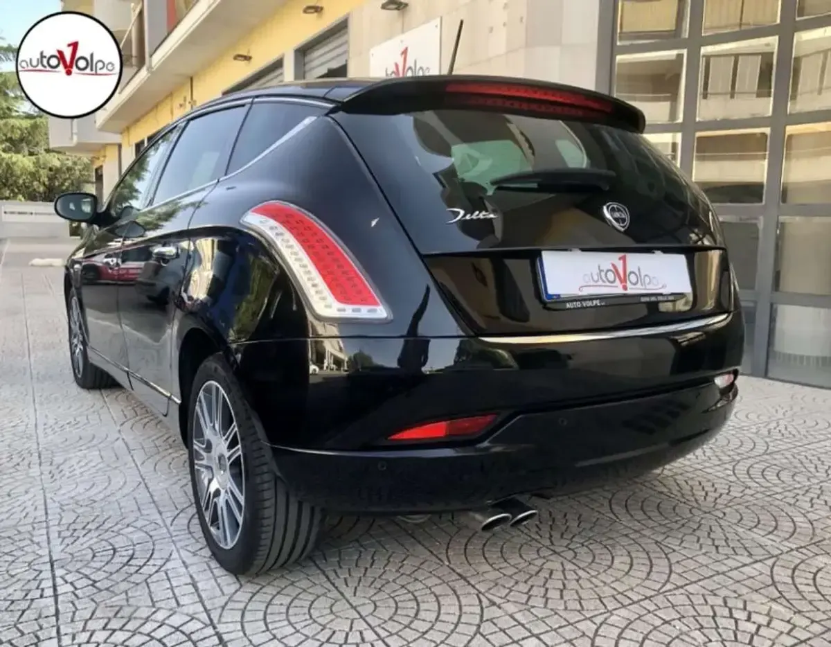 Usata Lancia Delta 120 CV (88 kW) 2013 Nero Utilitaria