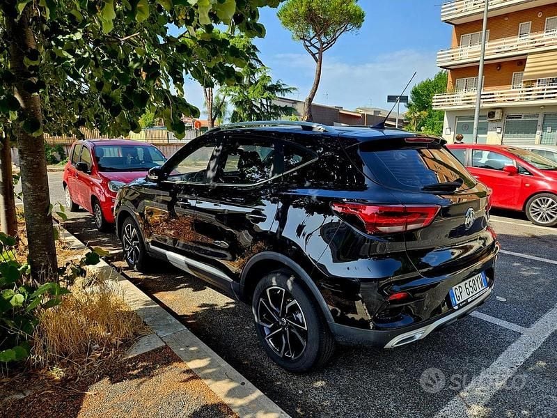 Usata MG ZS 106 CV (77 kW) 2023 Nero Berlina