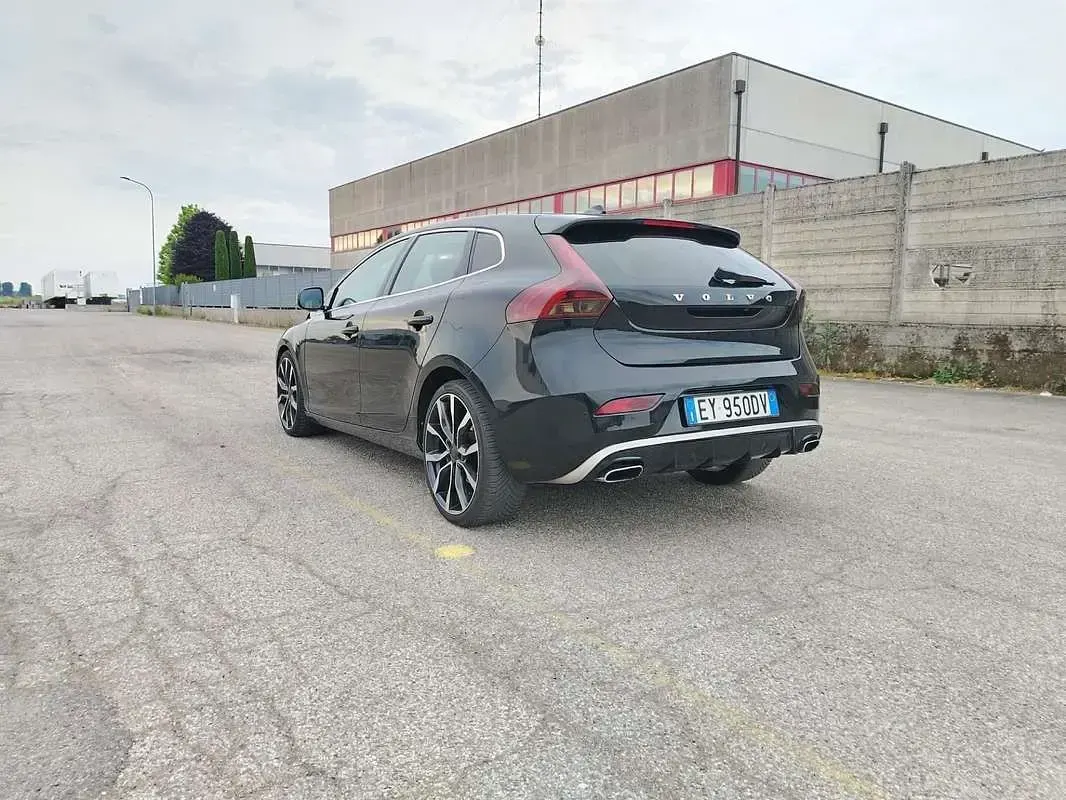 Usata Volvo V40 Ocean Race 115 CV (84 kW) 2015 Nero Berlina