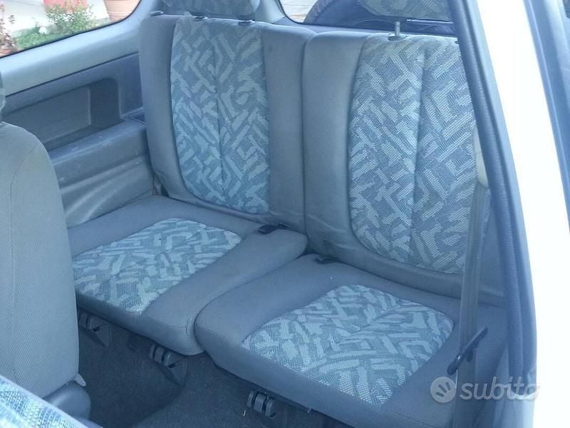 Second-hand Suzuki Grand Vitara 94 CP (69 kW) 2000 Gri Berlinǎ