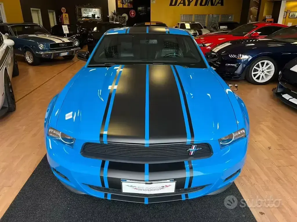 Usata Ford Mustang Fastback 309 CV (227 kW) 2011 Azzurro grabber blue Coupé