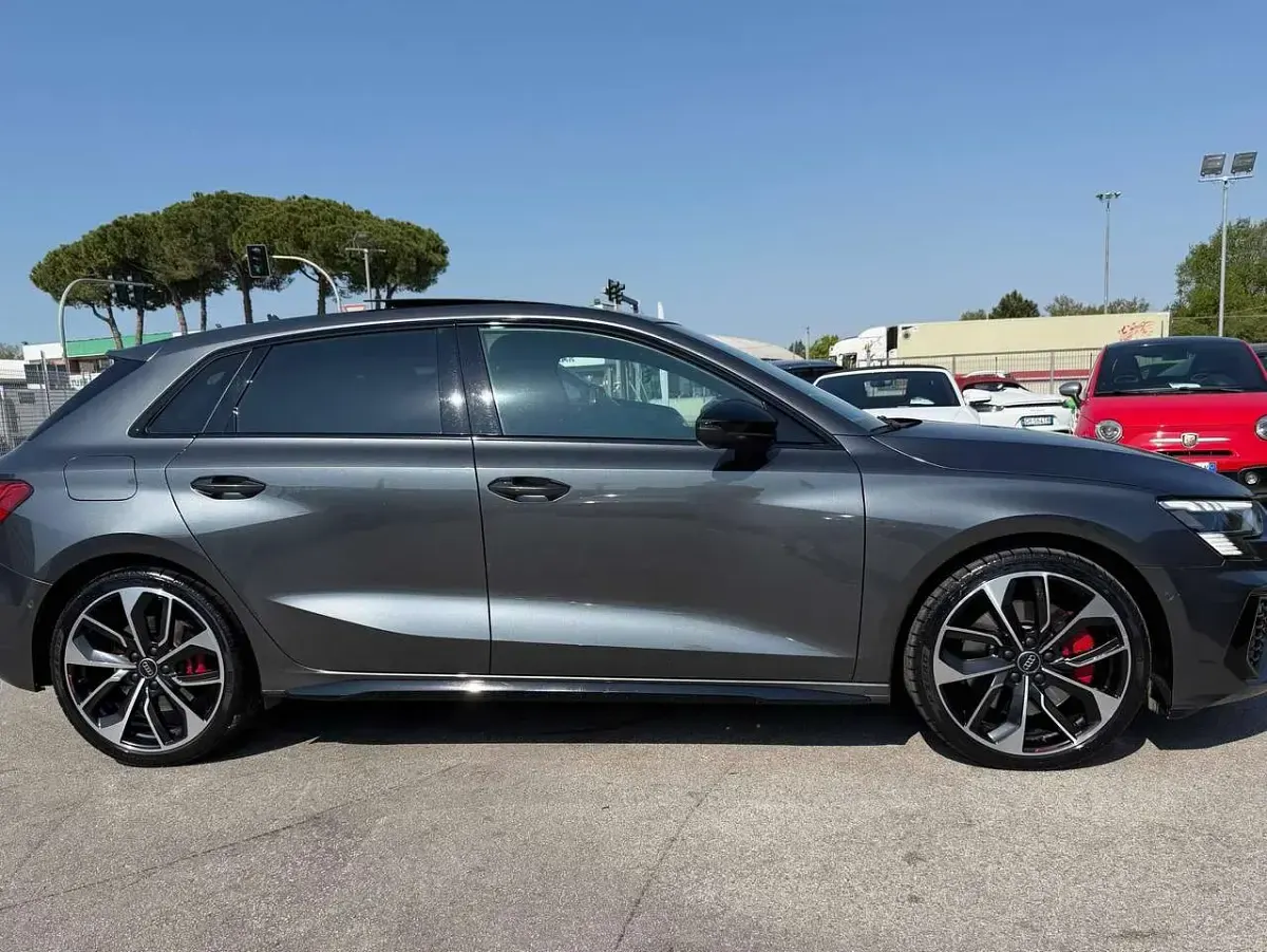 Usata Audi S3 Ambiente 310 CV (228 kW) 2023 Grigio daytona metallizzato Berlina