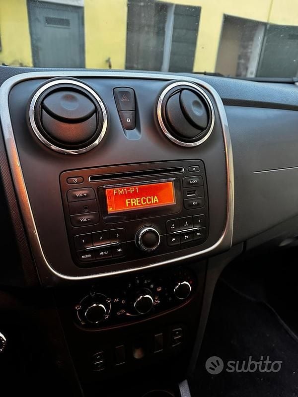 Usata Dacia Sandero 75 CV (55 kW) 2014 Grigio Berlina