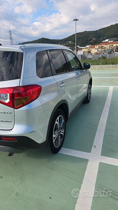 Grigio Usata 2017 Suzuki Vitara SUV | 13.000 € (Buon prezzo) - Immagine 1/4