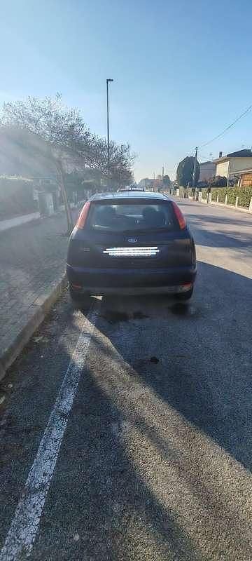 Usata Ford Focus Trend 101 CV (74 kW) 2000 Berlina