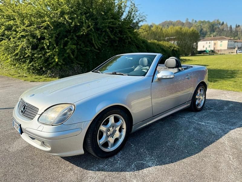 Usata Mercedes SLK200 163 CV (119 kW) 2001 Argento Cabrio