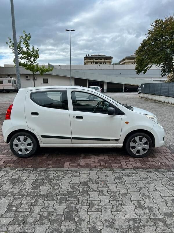 Usata Suzuki Alto 68 CV (50 kW) 2010 Bianco Utilitaria
