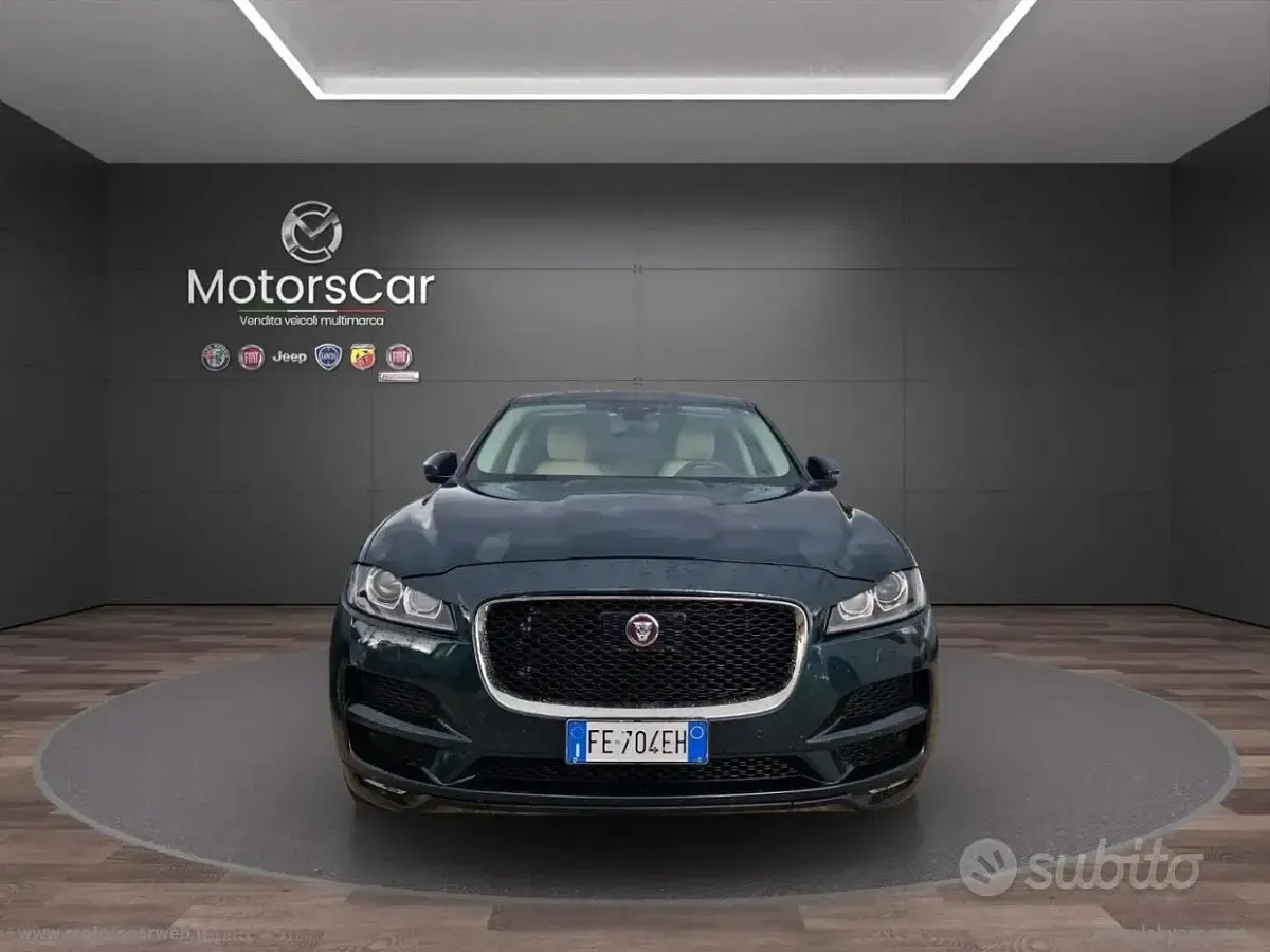 Begagnad Jaguar F-Pace Portfolio 180 HK (132 kW) 2016 Grön SUV