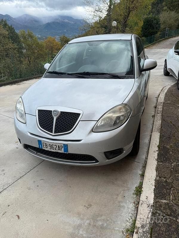 Grigio Usata 2010 Lancia Ypsilon Due volumi | 1700 € (Super prezzo) - Immagine 1/4