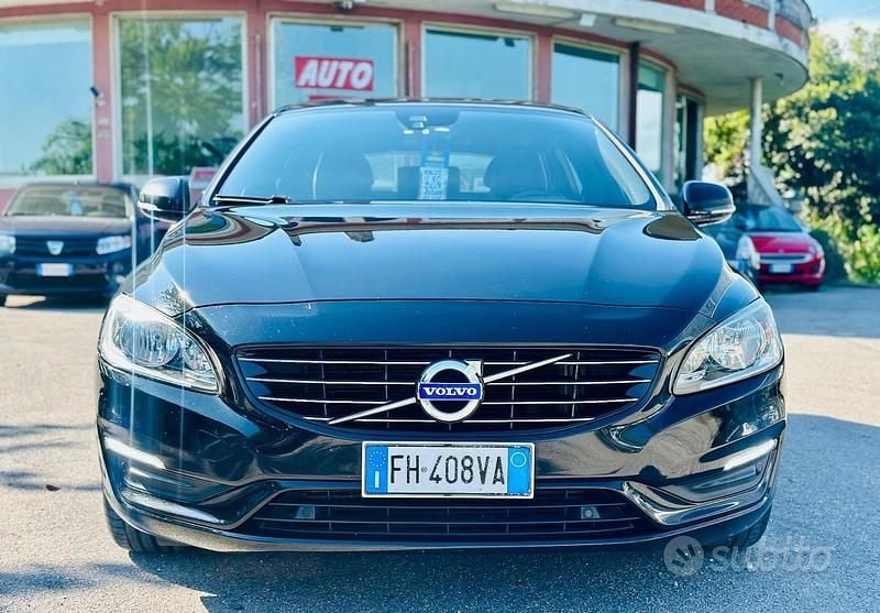 Usata Volvo V60 Dynamic 150 CV (110 kW) 2017 Nero Station wagon