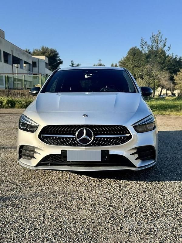 Usata Mercedes B180 Premium 116 CV (85 kW) 2020 Grigio Utilitaria