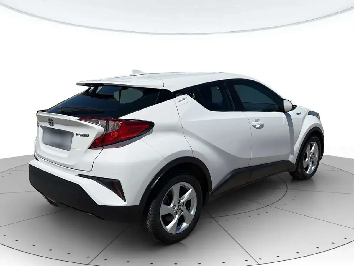 Usata Toyota C-HR Active 98 CV (72 kW) 2018 Bianco SUV