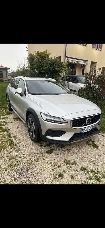 Usata 2021 Volvo V60 CC Business Edition Station wagon | 33.000 € (Cara) - Immagine 1/4