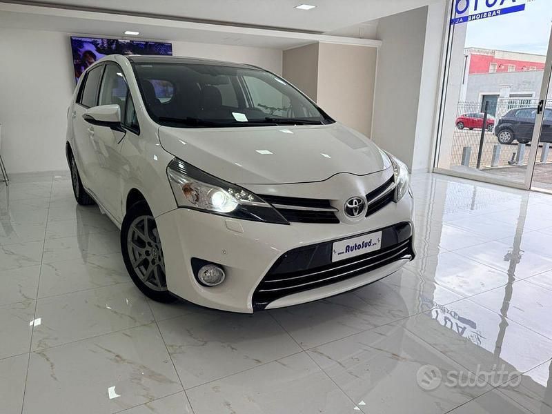 Usata Toyota Verso Active 124 CV (91 kW) 2013 Bianco Monovolume
