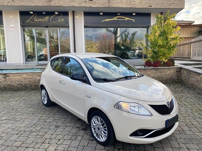 Beige Usata 2017 Lancia Ypsilon Due volumi | 6990 € (Buon prezzo) - Immagine 1/4