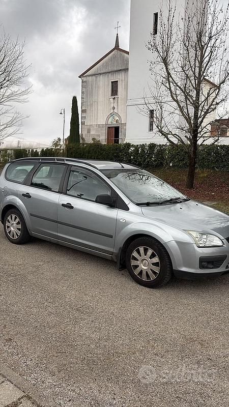 Usata Ford Focus 90 CV (66 kW) 2005 Grigio Station wagon