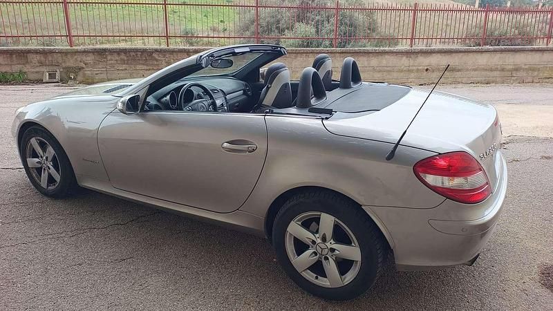 Usata Mercedes SLK200 163 CV (119 kW) 2006 Argento Cabrio