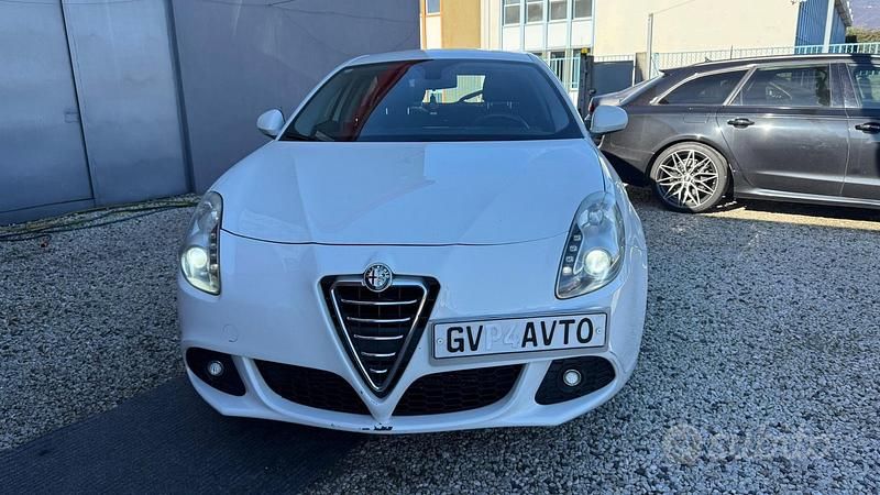 Usata Alfa Romeo Giulietta Distinctive 105 CV (77 kW) 2011 Bianco Utilitaria