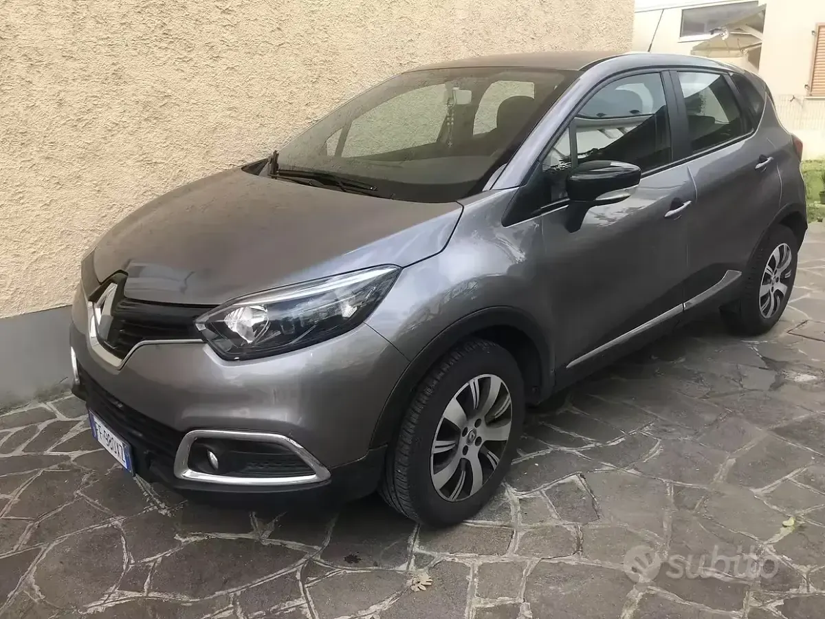 Usata Renault Captur Zen 90 CV (66 kW) 2016 Grigio SUV