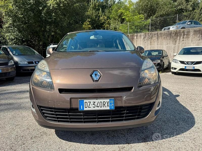 Usata Renault Scénic III Luxe 130 CV (95 kW) 2010 Marrone Monovolume