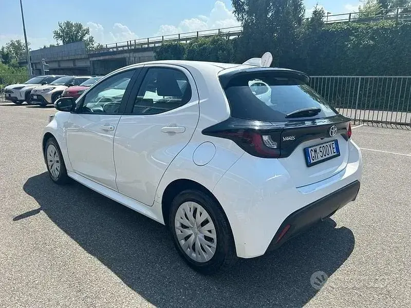 Usata Toyota Yaris Active 72 CV (52 kW) 2023 Bianco Utilitaria
