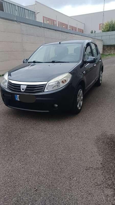 Usata Dacia Sandero Ambiance 75 CV (55 kW) 2010 Berlina