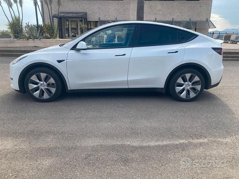 Bianco Usata 2021 Tesla Model Y Long Range AWD SUV | 30.000 € (Buon prezzo) - Immagine 1/2