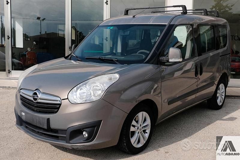 Usata Opel Combo 105 CV (77 kW) 2012 Grigio Monovolume