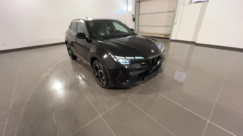 Nuova Alfa Romeo Junior Edizione Speciale 136 CV (100 kW) 2025 Nero metallizzato SUV