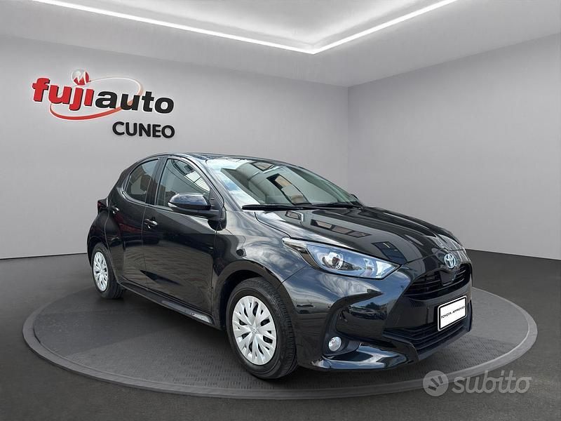 Usata Toyota Yaris Hybrid Active 116 CV (85 kW) 2022 Black met Utilitaria