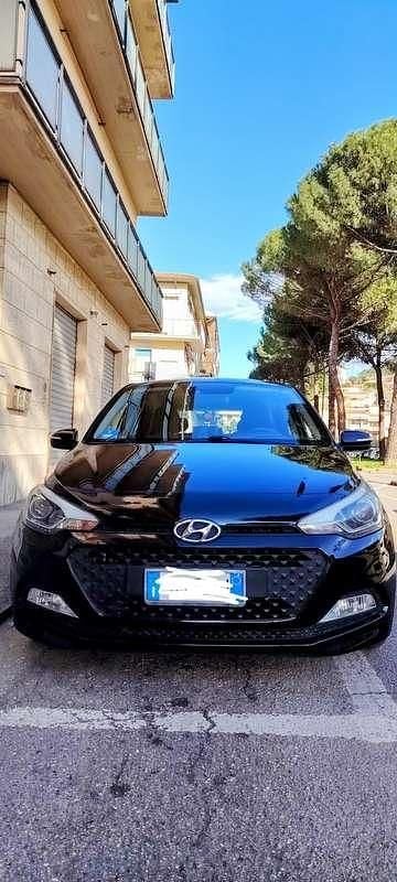 Usata Hyundai i20 Comfort 84 CV (61 kW) 2016 Nero Utilitaria