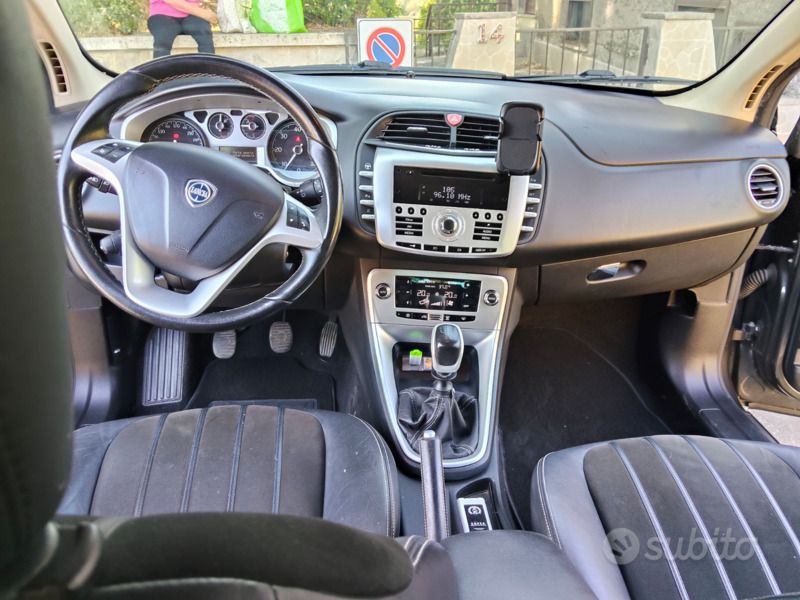 Usata Lancia Delta 165 CV (121 kW) 2009 Grigio Utilitaria