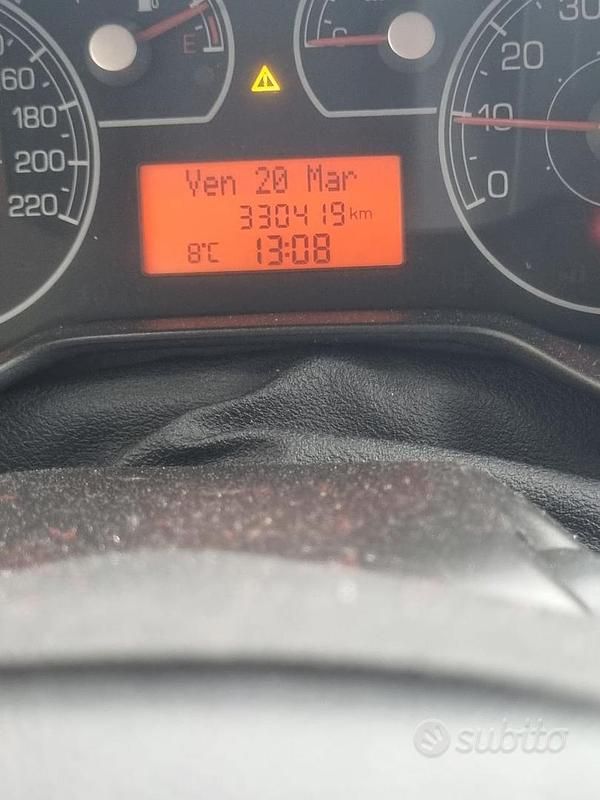 Usata Fiat Grande Punto 75 CV (55 kW) 2007 Bianco Utilitaria