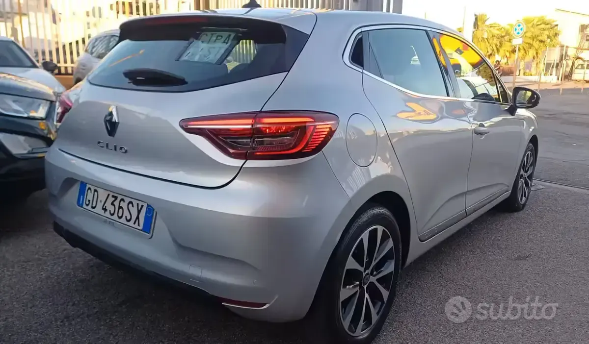 Usata Renault Clio V Intens 86 CV (63 kW) 2021 Grigio Berlina