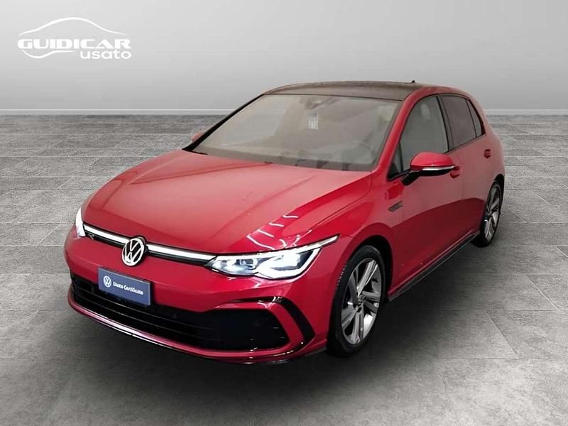Rosso metallizzato Usata 2021 VW Golf VIII R-line Tre volumi | 23.700 € (Buon prezzo) - Immagine 1/4