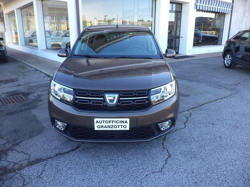 Usata Dacia Sandero Comfort 101 CV (74 kW) 2020 Marrone Berlina