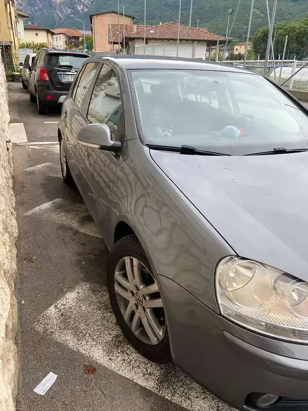 Usata VW Golf VI Comfortline 102 CV (75 kW) 2008 Grigio Utilitaria
