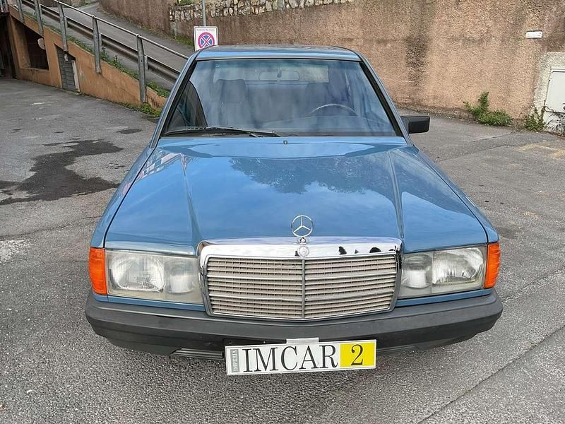 Usata Mercedes 190 94 CV (69 kW) 1983 Blu/azzurro Berlina