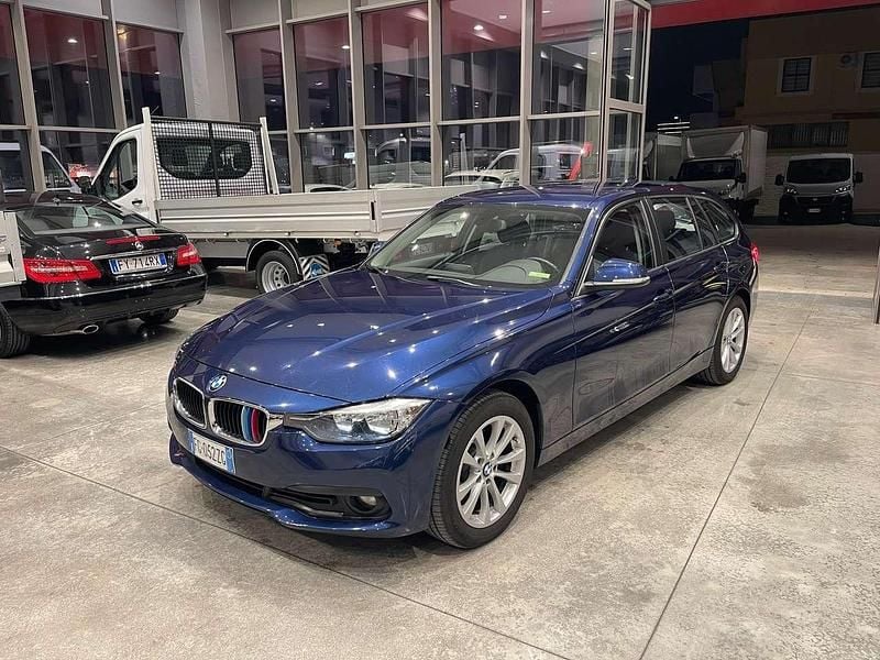 Usata BMW 320 Advantage 190 CV (139 kW) 2017 Blu/azzurro Station wagon
