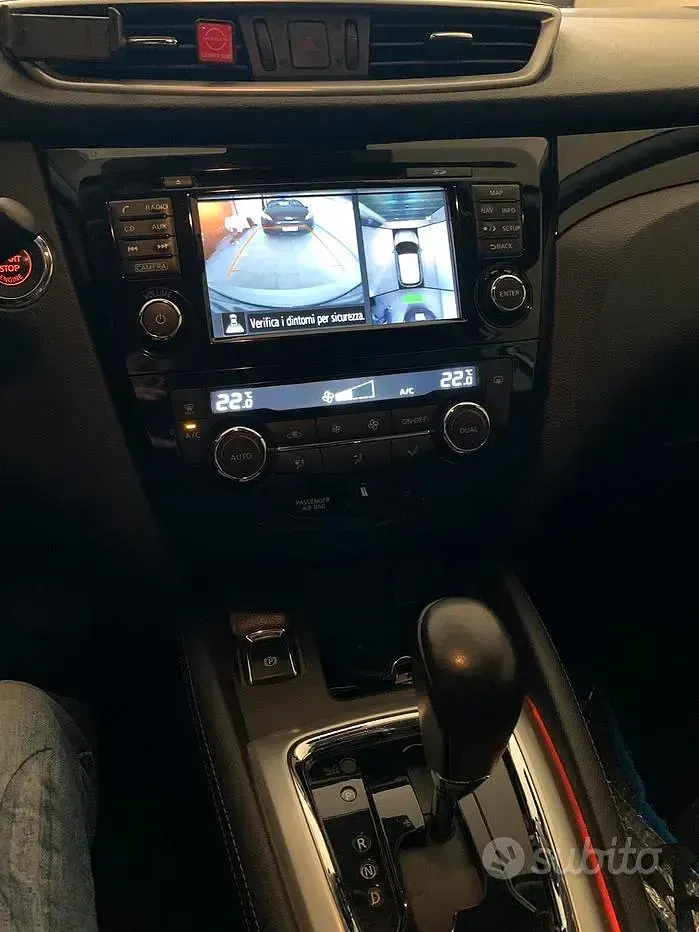 Usata Nissan Qashqai Tekna 131 CV (96 kW) 2016 Bianco SUV