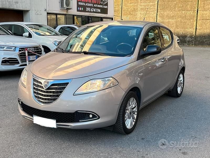 Grigio Usata 2014 Lancia Ypsilon Gold Due volumi | 6500 € (Buon prezzo) - Immagine 1/4