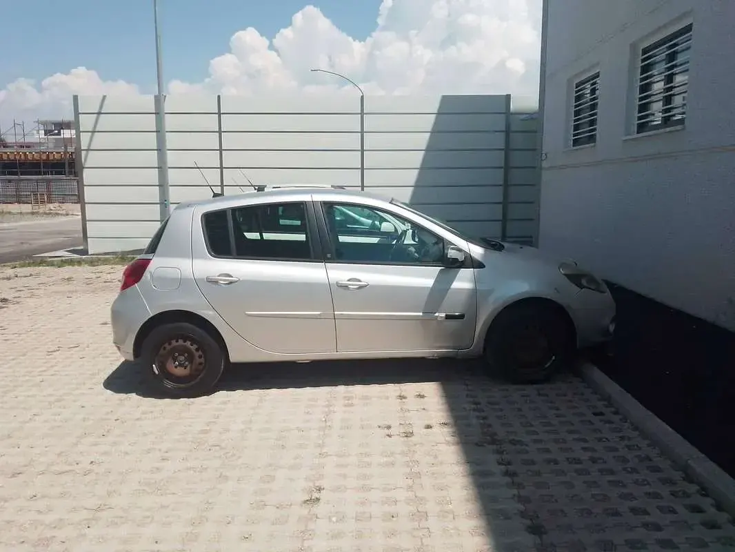 Usata Renault Clio II 75 CV (55 kW) 2011 Argento Berlina