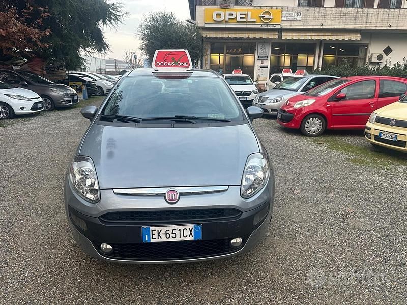 Grigio Usata 2011 Fiat Punto Evo S Due volumi | 5800 € (Buon prezzo) - Immagine 1/4