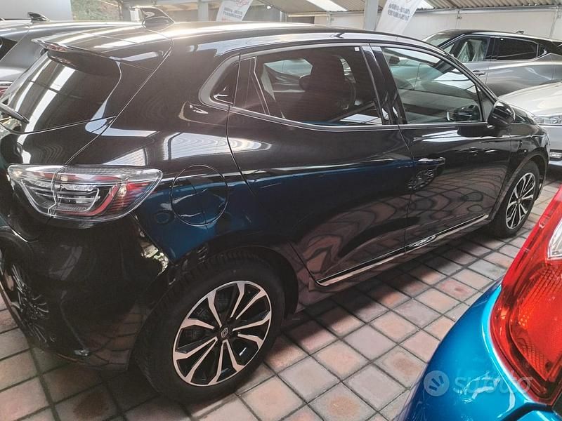 Usata Renault Clio V Techno 91 CV (66 kW) 2025 Grigio Berlina