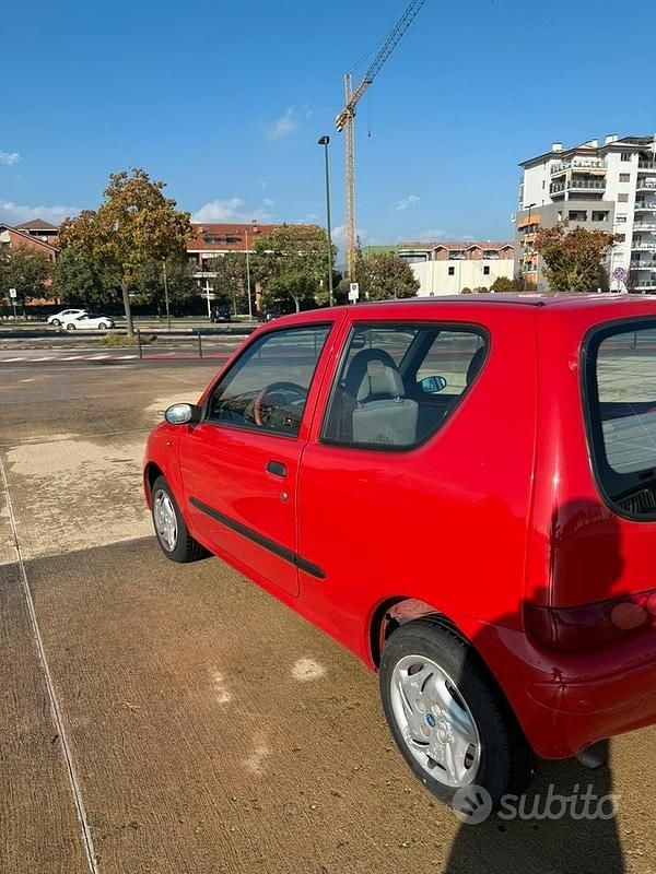 Usata Fiat 600 54 CV (39 kW) 2005 Rosso Utilitaria