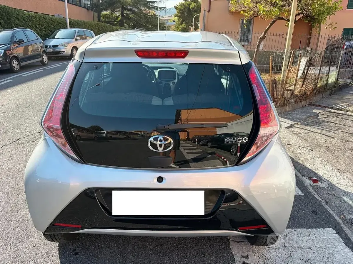 Usata Toyota Aygo X-play 69 CV (50 kW) 2016 Grigio Utilitaria