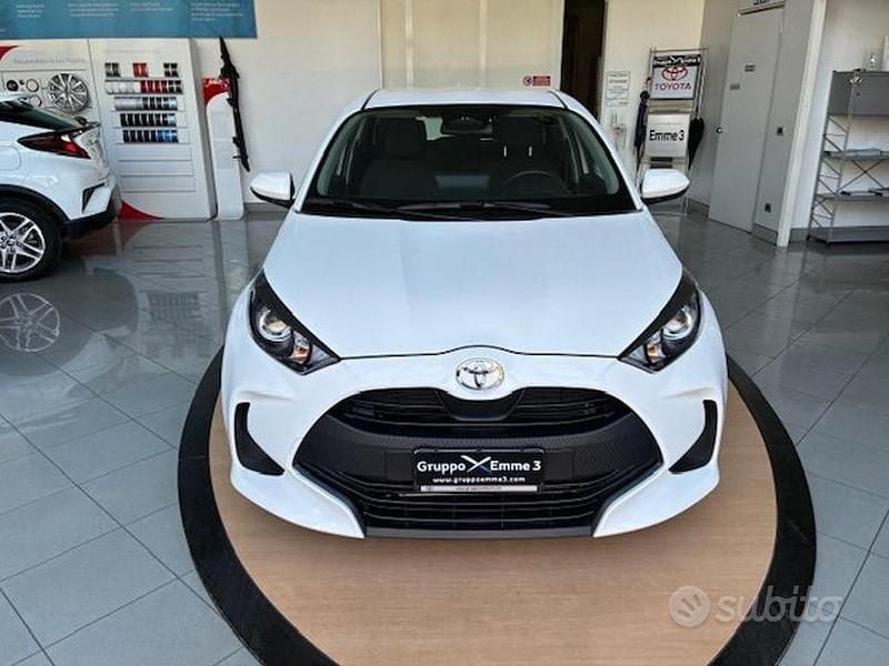 Usata Toyota Yaris Hybrid Active 116 CV (85 kW) 2025 Bianco Berlina