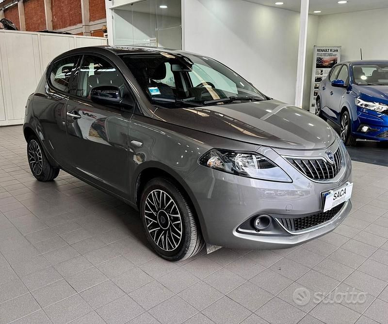 Grigio Usata 2024 Lancia Ypsilon Due volumi | 14.700 € (Cara) - Immagine 1/4